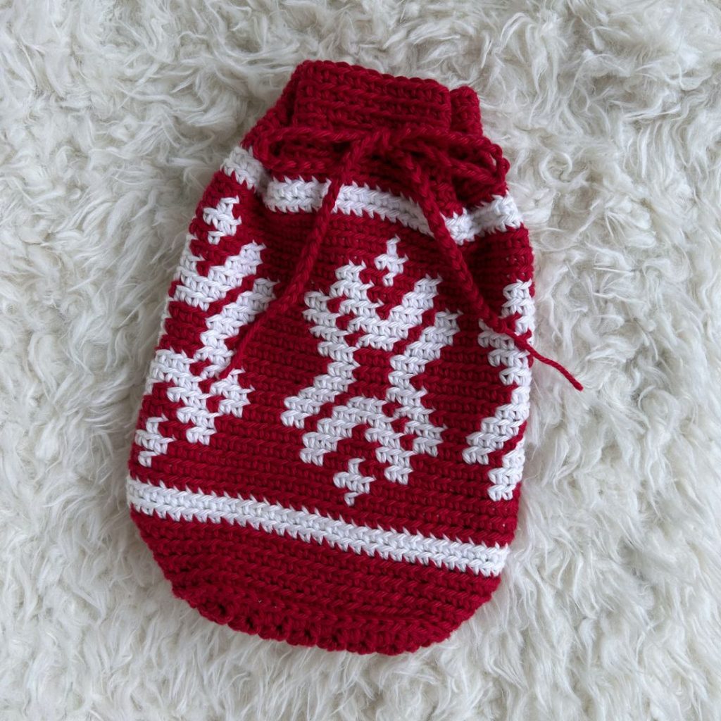 The nordic crochet gift bag is a beginner friendly crochet pattern.